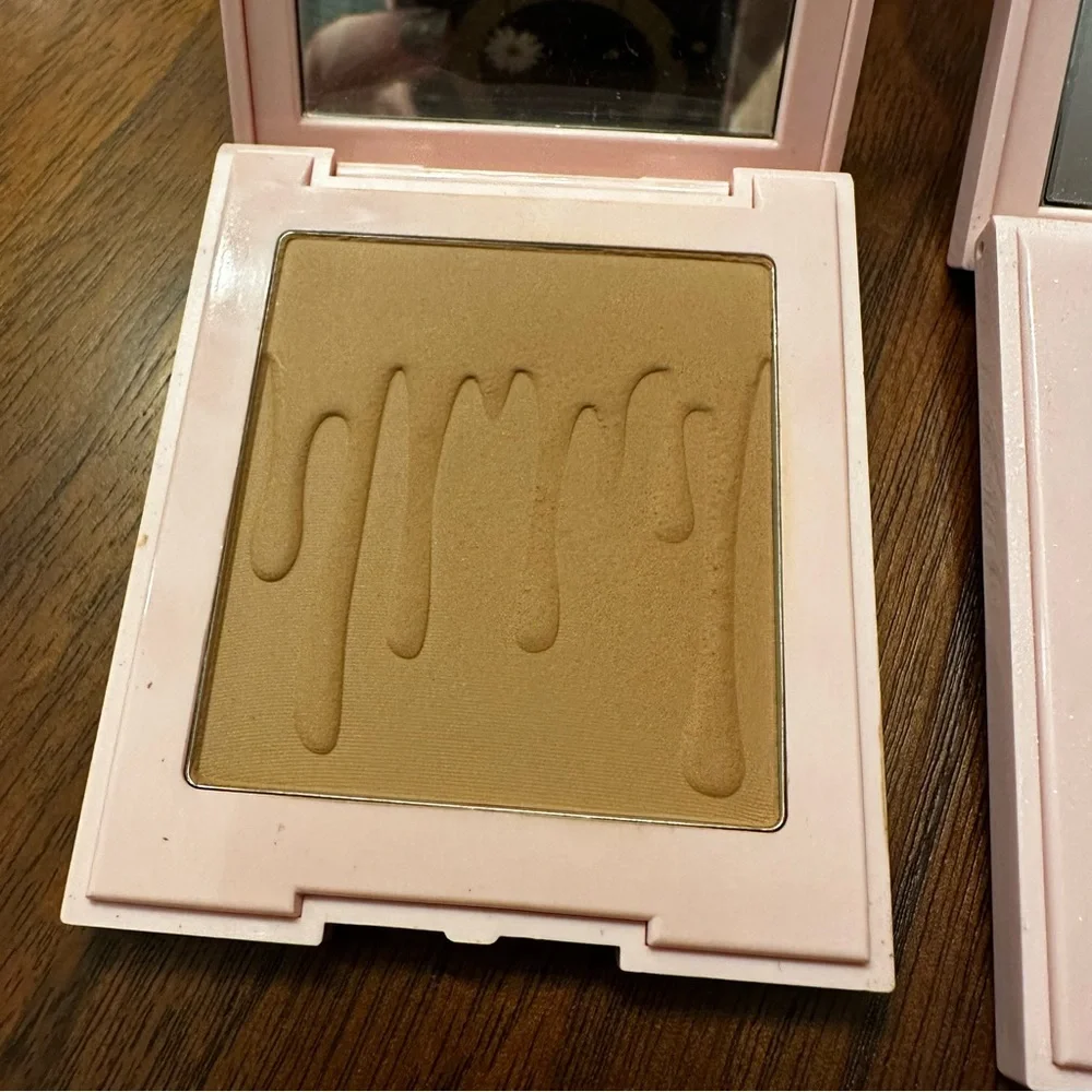 Kylie Cosmetics face powders - highlight and bronzer